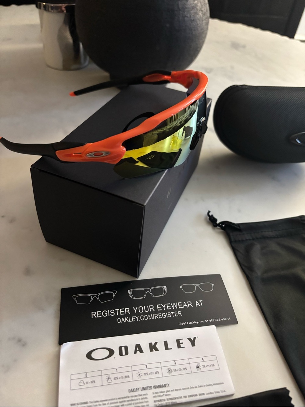 Oakley Radar EV Path Sunglasses with three interchangeable lenses - Picture 3 of 6